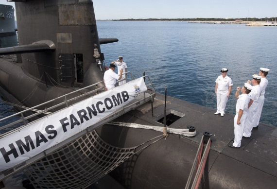 Pakistan Chief of Naval Staff receives an official welcome on board HMAS Farncomb.