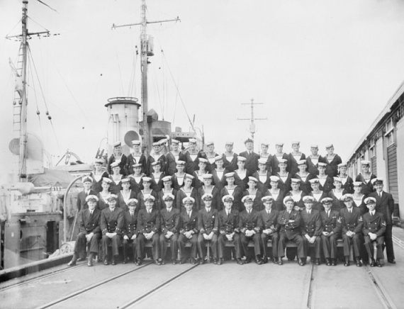 HMAS Tamworth's ship's company, Fremantle, January 1943.