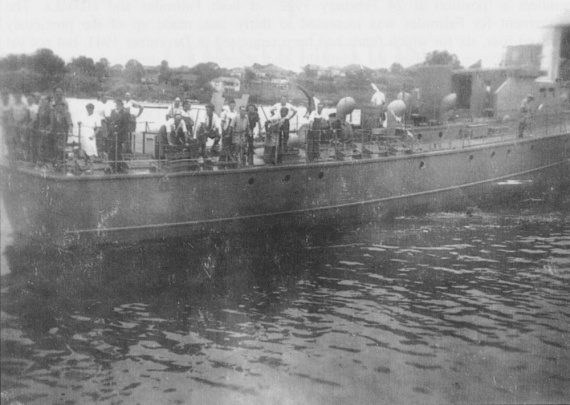 814's launching at Halvorsen's yard in Sydney. The presence of the woman on the quarterdeck is said to have caused 814's Commanding Officer some disquiet.