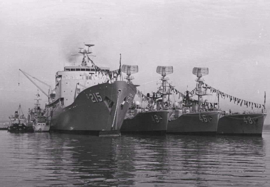 During task group deployments Stalwart routinely provided fuel, electricity, food, water and material support to her escorts. Here Stalwart can be seen with HMA Ships Derwent, Parramatta and Stuart nested along side.