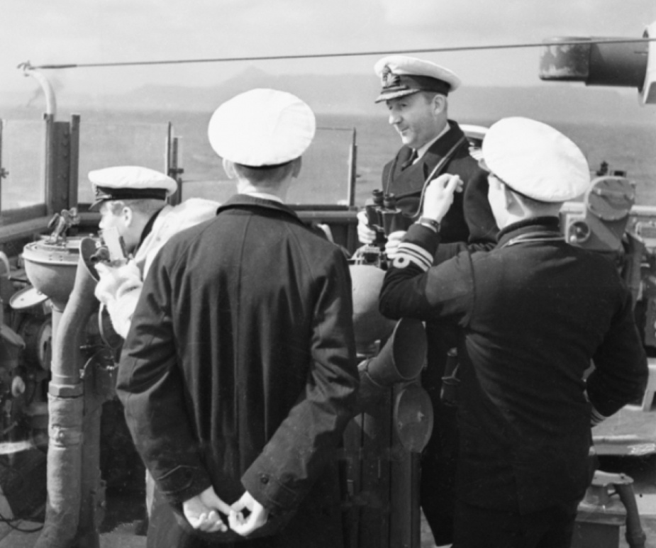 Captain Sir Philip Bowyer-Smyth, RN, with members of his bridge team on Perth's compass platform (AWM006605).