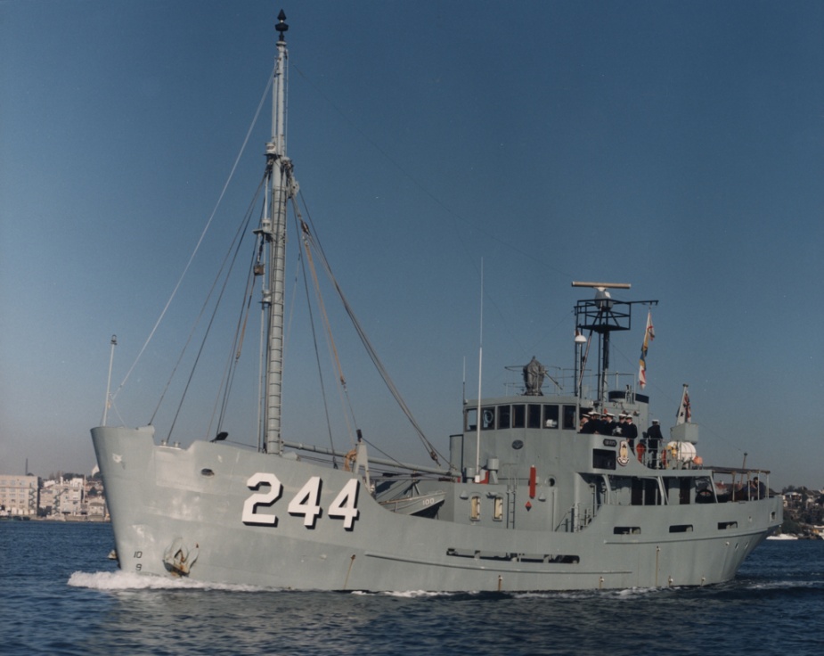 HMAS Banks departing Sydney for a training exercise