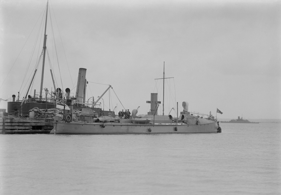 HMAS Countess of Hopetoun flying the White Ensign and Australian National Flag following her transfer to the Royal Australian Navy (Allan C Green State Library of Victoria)