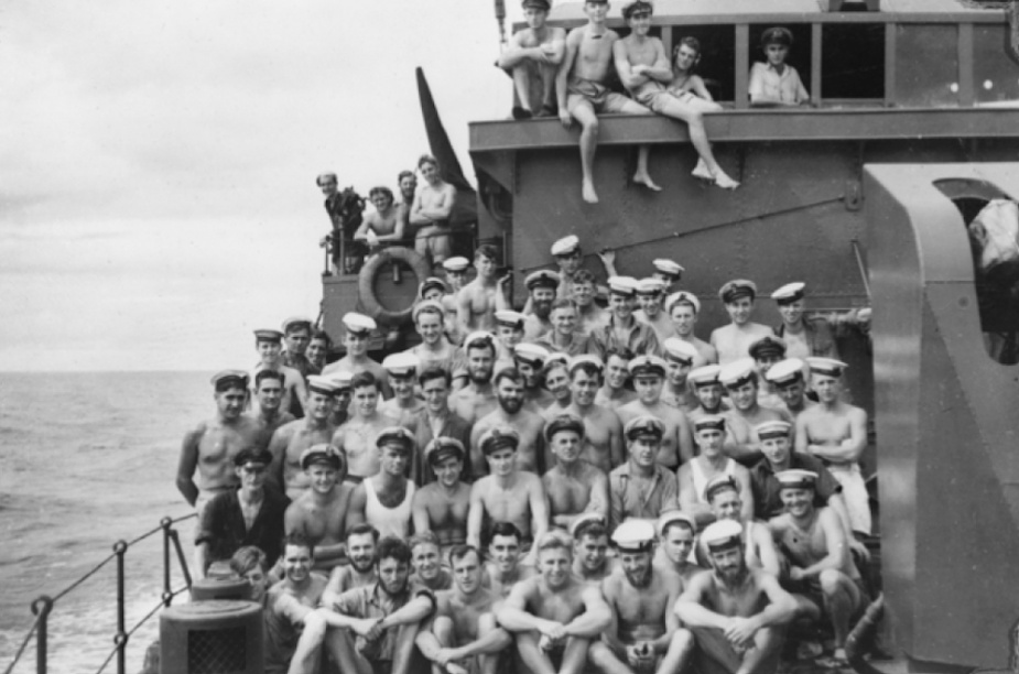 Castlemaine's ship's company c.1944 (J. Deeble, AWM P00782.002)