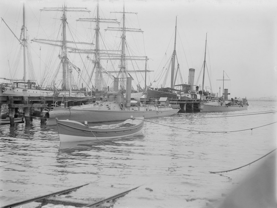 Childers with Countess of Hopetoun and HMVS Lady Loch berthed in Williamstown, Victoria. (Allan C Green State Library of Victoria)