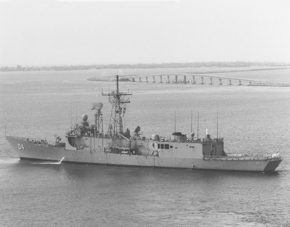 Darwin pictured arriving at HMAS Stirling in Western Australia on 18 December 1993, as the second guided missile frigate to be home ported at Fleet Base West. Commanded by Commander Les Pataky, Darwin joins her sister HMAS Adelaide.