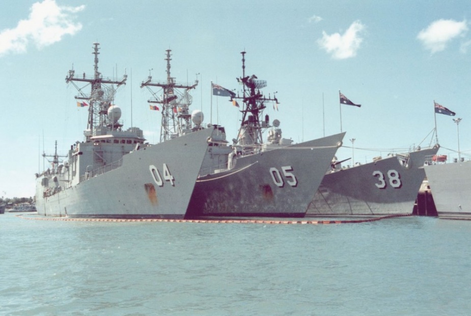 HMA Ships Darwin, Melbourne and Perth alongside Bravo Pier at Pearl Harbor Naval Base during RIMPAC 98.