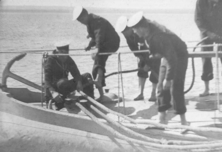 Focsle party onboard childers preparing their lines.