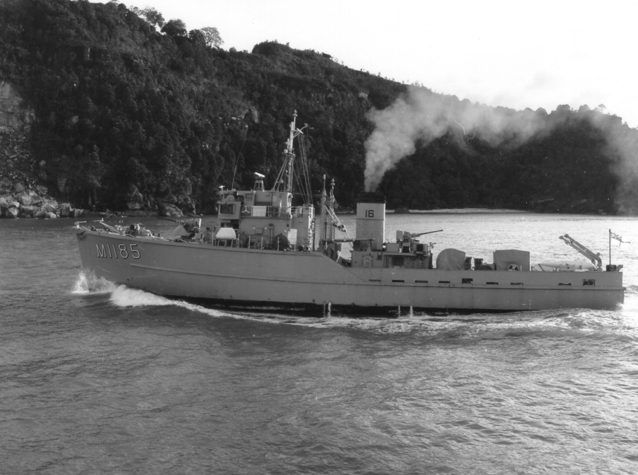 HMAS Gull exercising in coastal waters.