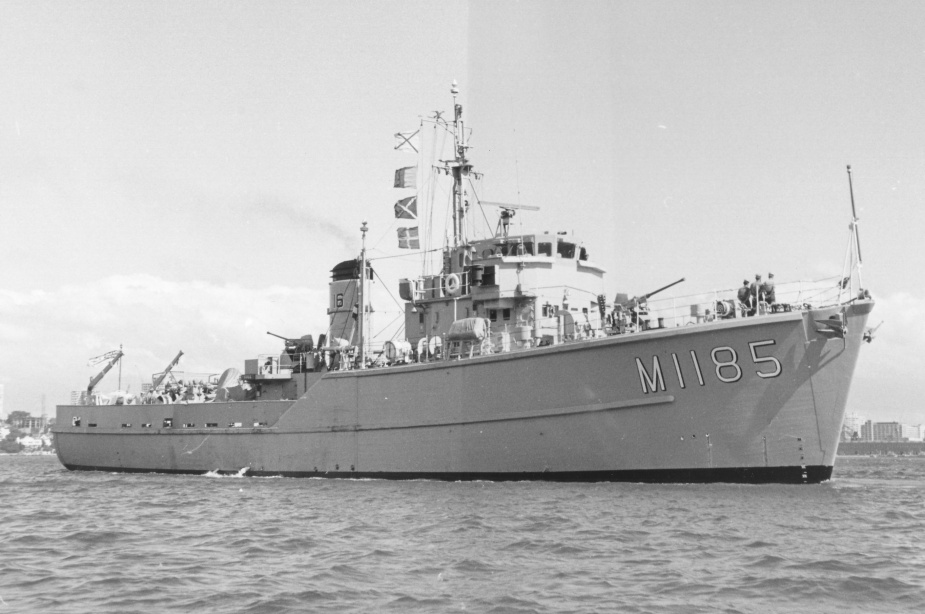 HMAS Gull leaving Sydney Harbour.