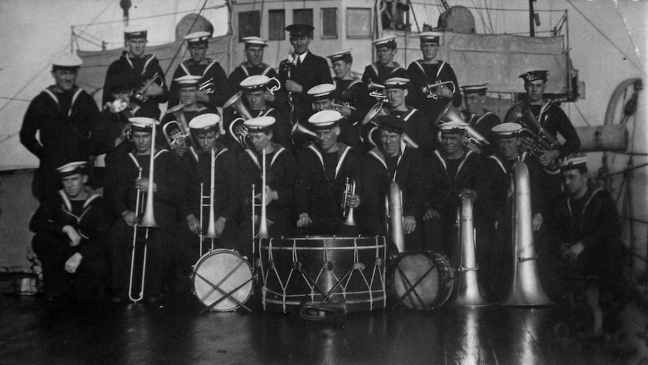 HMAS Brisbane's ships band