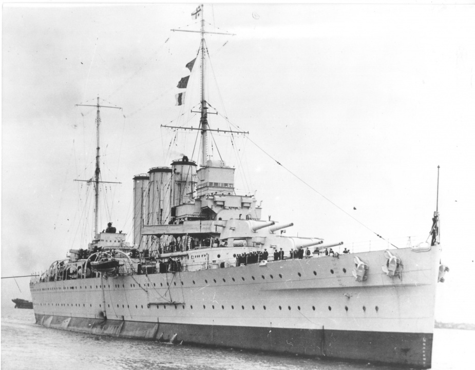 HMAS Canberra (I) prior to the outbreak of World War II.