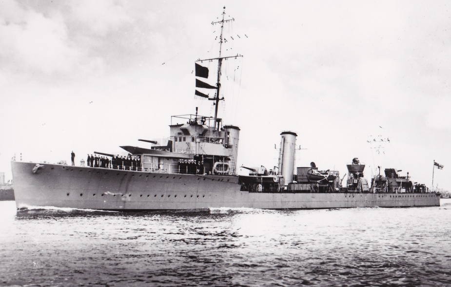 HMAS Stuart leaving harbour.