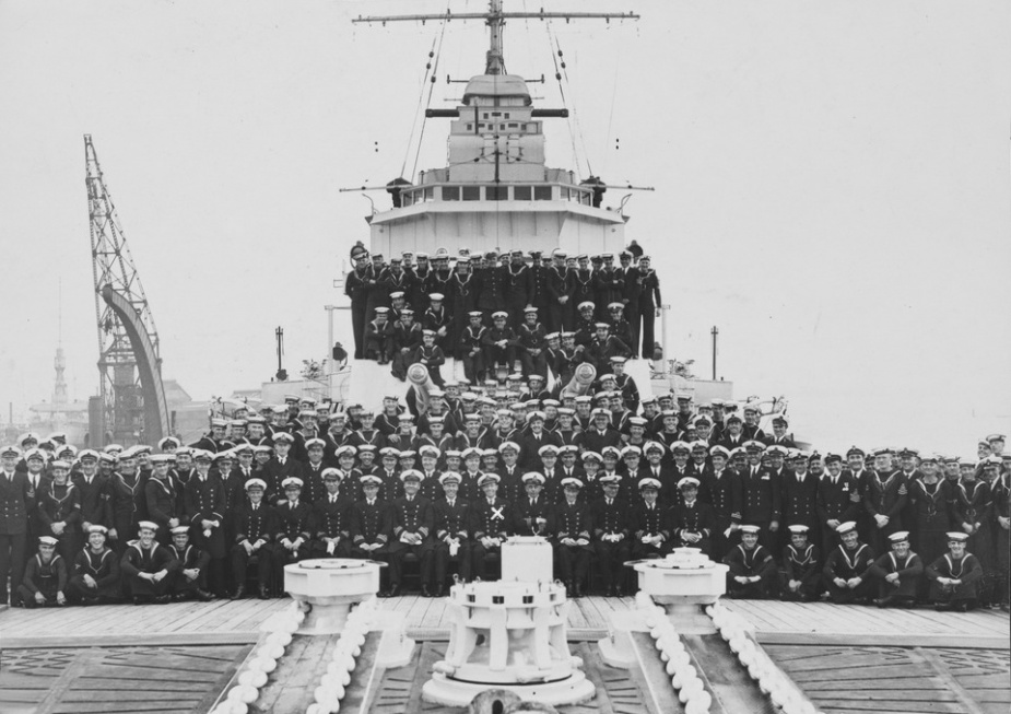 HMAS Sydney's commissioning crew, Portsmouth, 1935.