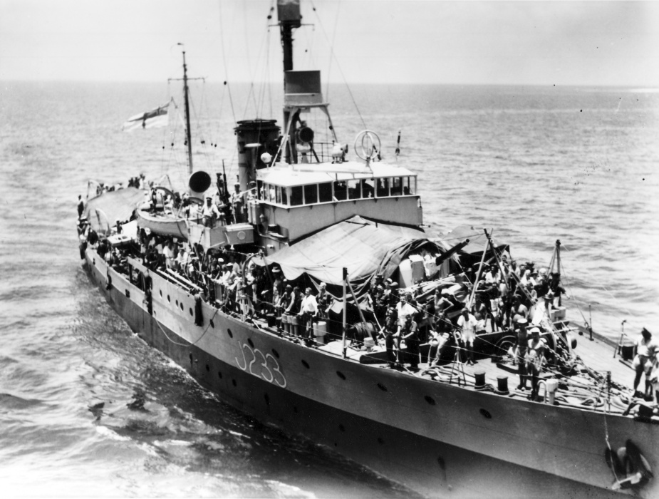 Crew members onboard HMAS Inverell.