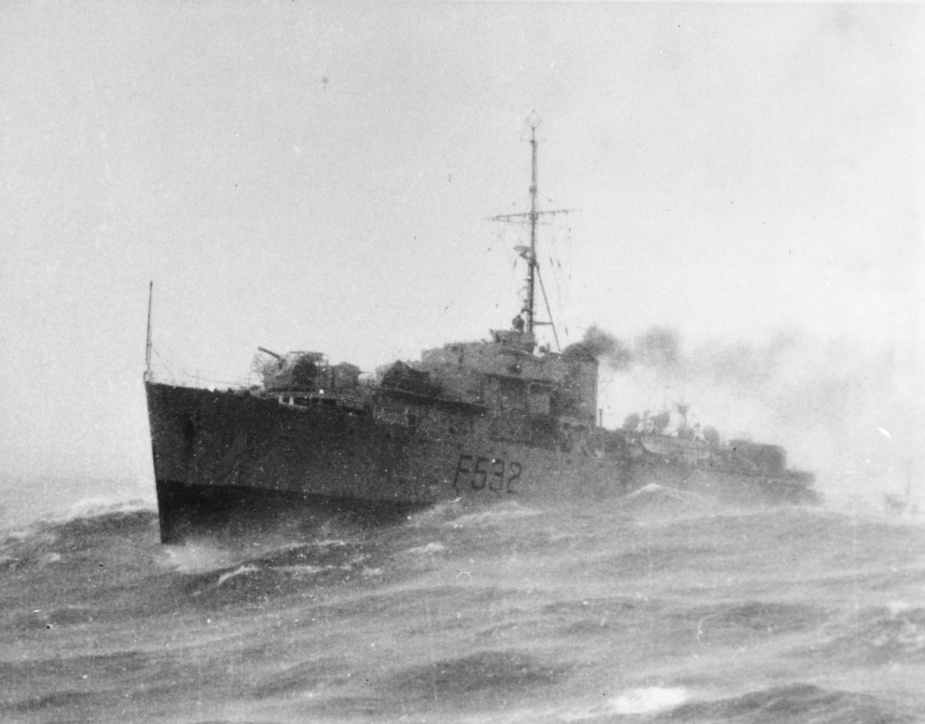 HMAS Macquarie in heavy swell