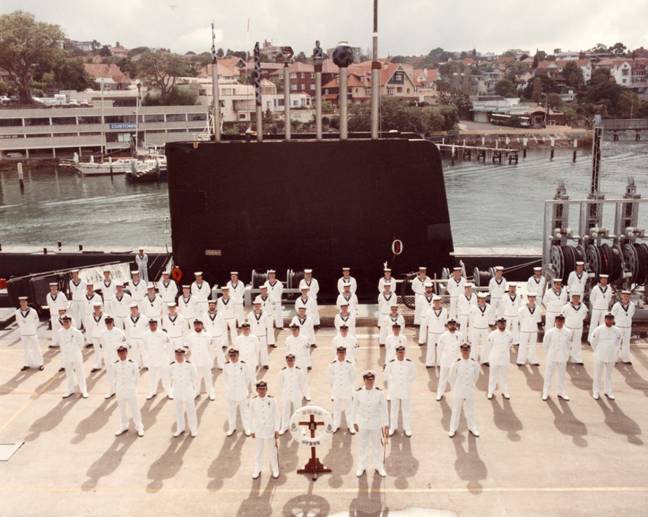 The crew of HMAS Ovens at HMAS Platypus