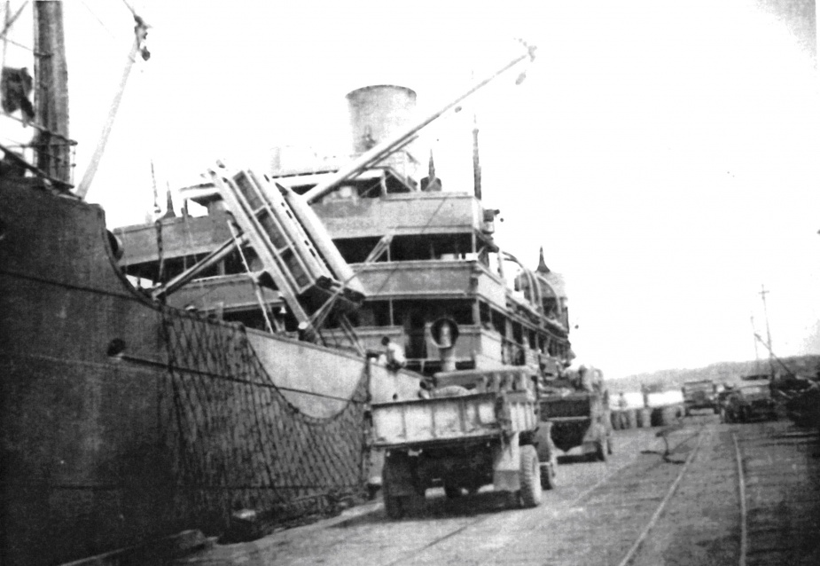 Poyang unloading at Ambon (Photo courtesy of Peter Miles) 