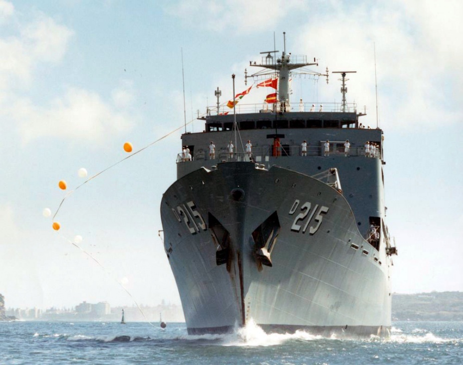 HMAS Stalwart flying her decommissioning pennant as she enters Sydney Harbour for the last time