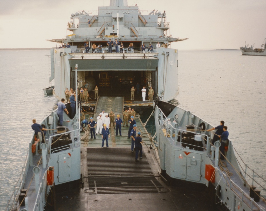 Tarakan conducts a stern door marriage with HMAS Success