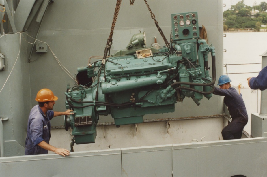 Installing a new starboard main engine at HMAS Moreton in January 1992