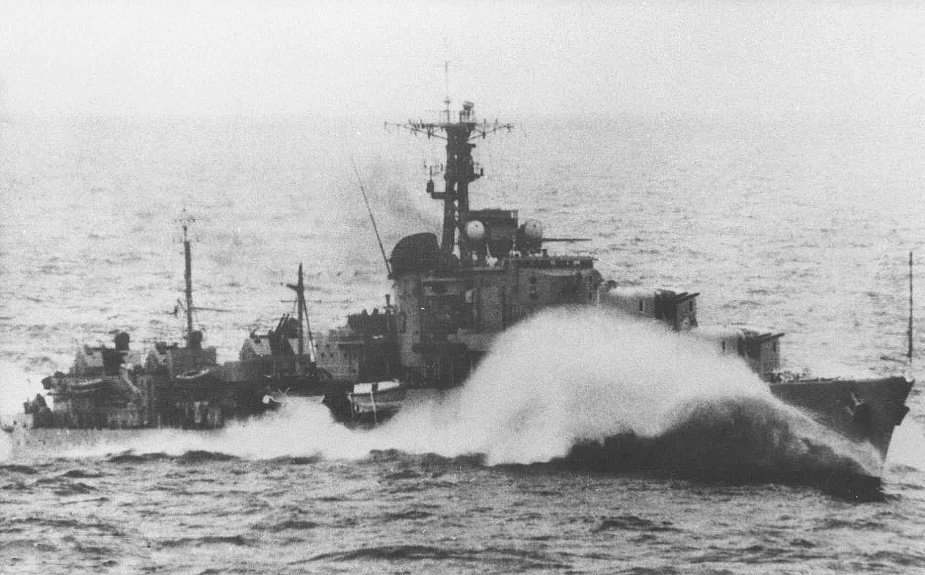 Tobruk at speed during operations in Korean waters.