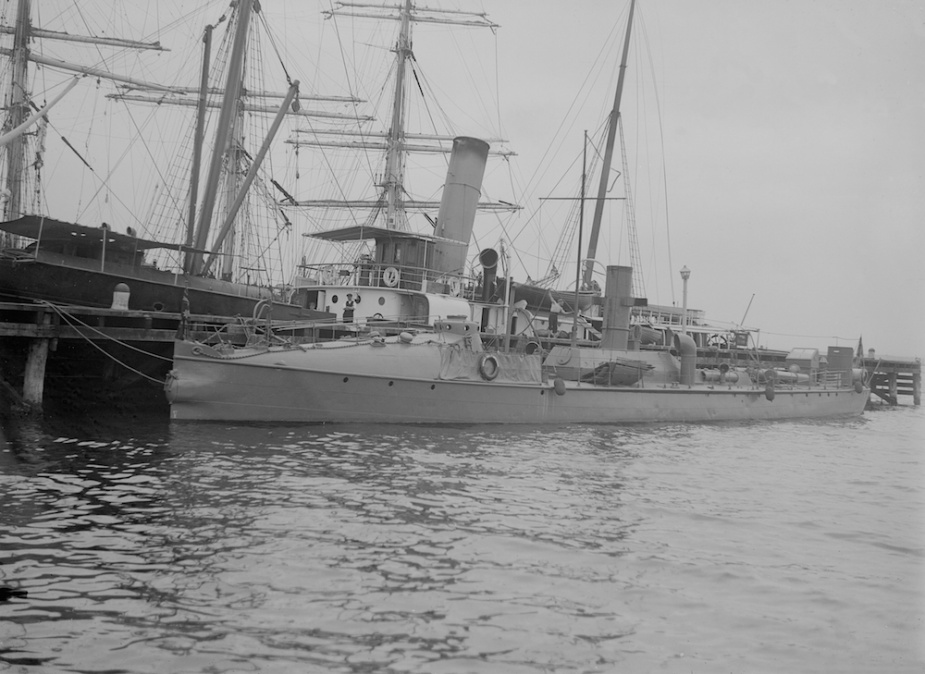 Countess of Hopetoun alongside in Williamstown. On the other side of the pier can be seen HMVS Lady Loch (Allan C Green State Library of Victoria)