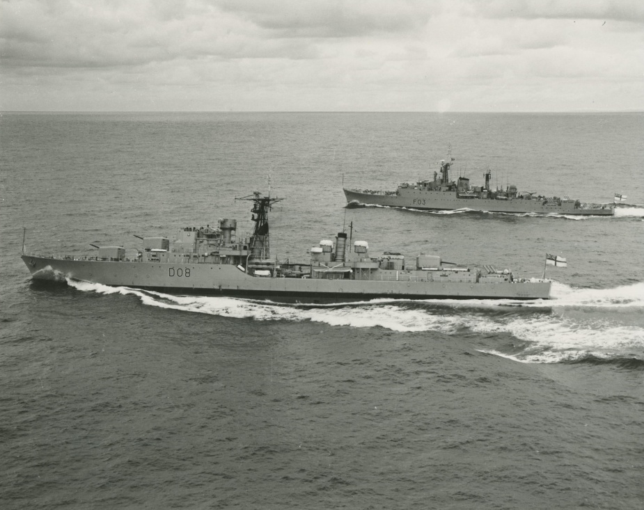 Vedetta in company with Quiberon during their depoloyment to Noumea in 1962.