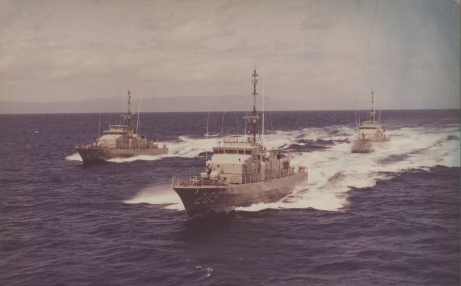 HMAS Ipswich in company with two of her sister Fremantle Class Patrol Boats