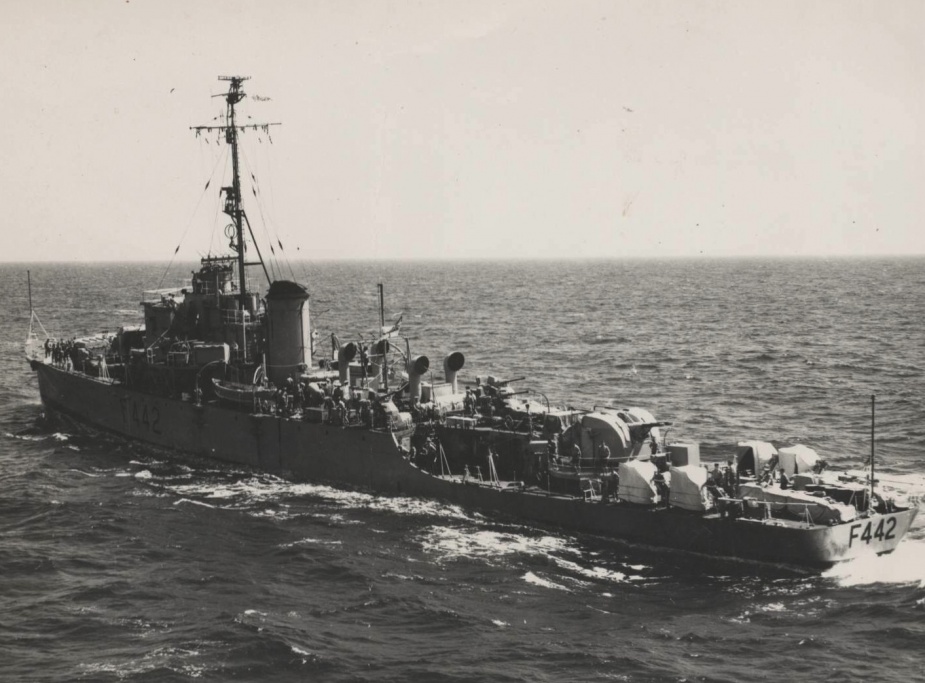 Murchison saw extensive operational service during the Korean War and was involved in the Naval Battle of Han River in September 1951