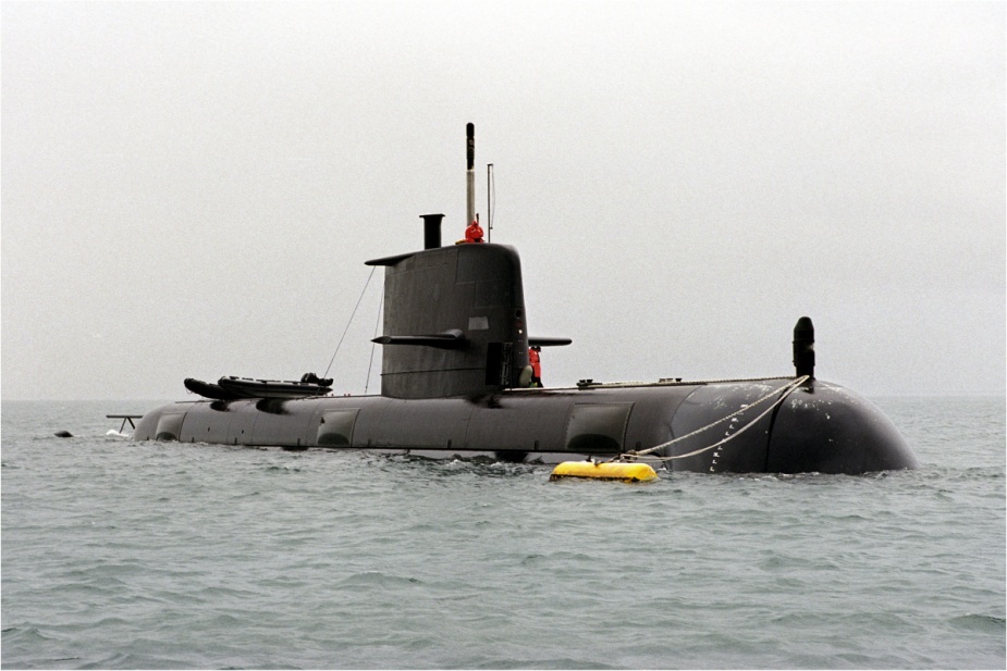 A Clearance Dive Team One float on/float off exercise is conducted with HMAS Waller.