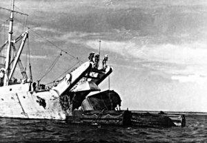 Lifting buoy. (Northern Territory Library, Ron Urquhart Collection)