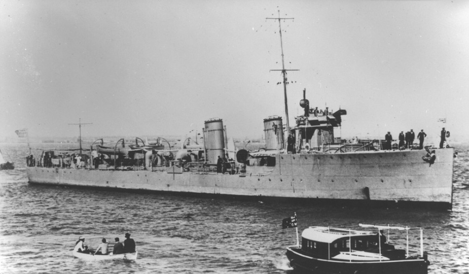 HMAS Warrego during the Fleet Entry on 4 October 1913.