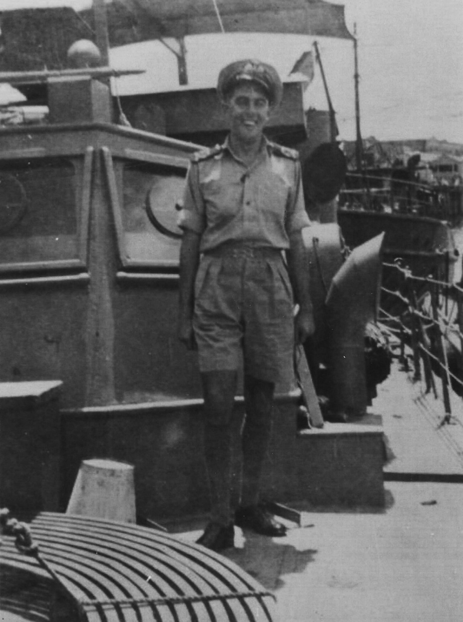 Dowey's leadership potential was identified early in his RAN career. He was made temporary First Lieutenant of ML 814 in January 1944.