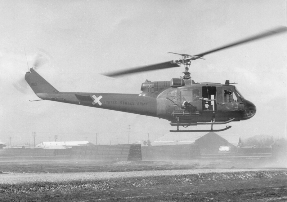 A 135th AHC UH1 in the gunship configuration. Those who flew in the gunship platoon were known as the 'Taipans'. (Ray Godfrey collection)