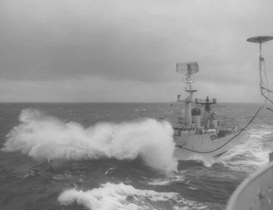 Yarra refueling from HMAS Melbourne (II) in a heavy sea state during a transit through the Great Australian Bight.