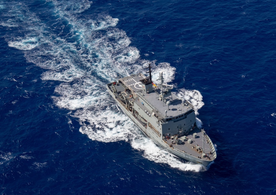 HMAS Melville sails through the Coral Sea.