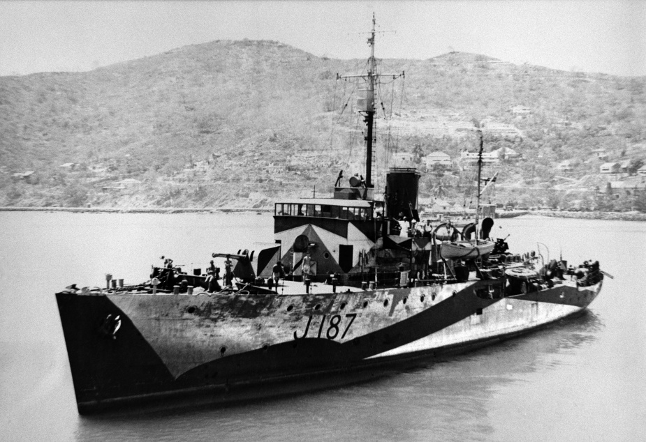 A fine view of HMAS Bendigo wearing her striking wartime disruptive camouflage paint scheme and original pennant number - J187.