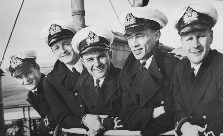 Members of the Royal Australian Navy Volunteer Reserve onboard the passenger steamer SS Ulysses. Geoffrey Gellie can be seen second from the left. August 1940. (Gellie Collection)