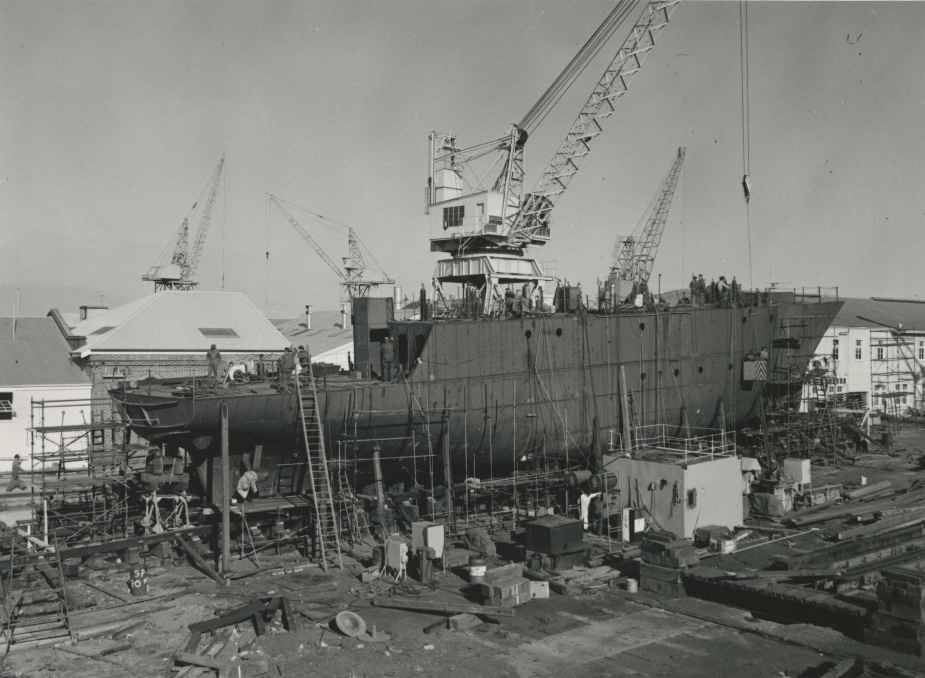 HMAS Flinders under construction at Williamstown Naval Dockyard. 