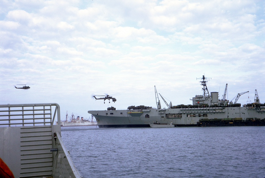 Unloading operation in Vung Tau (Courtesy Mike Breakspear)