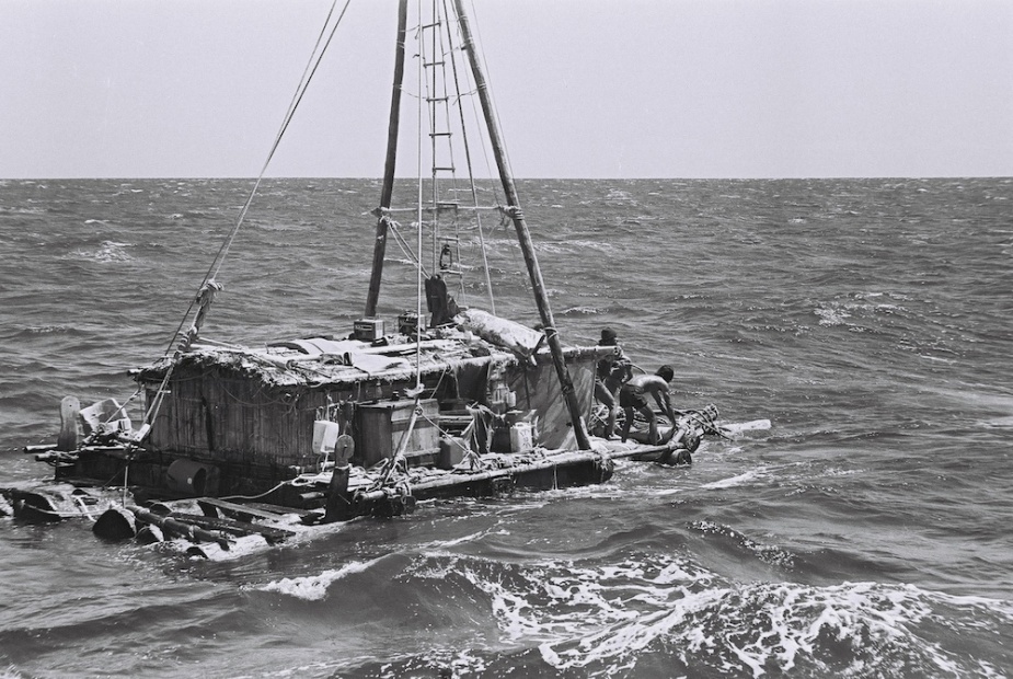 Labuan closes the foundering Guayaquil to take off its crew. (Wayne Ferguson collection)