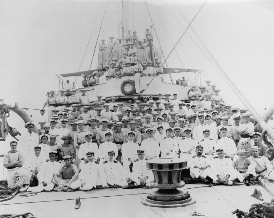 HMAS Pioneer’s ship’s company, circa 1916.