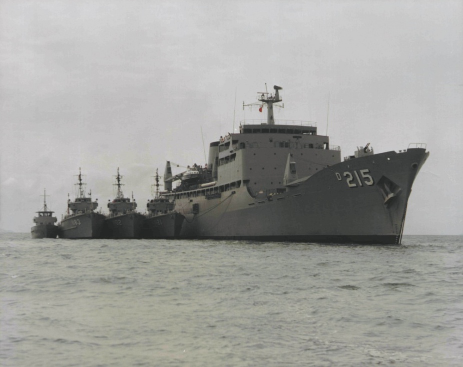 Stalwart performing the role of ‘mother ship’ to the RAN’s Mine Counter Measure vessels during K81.