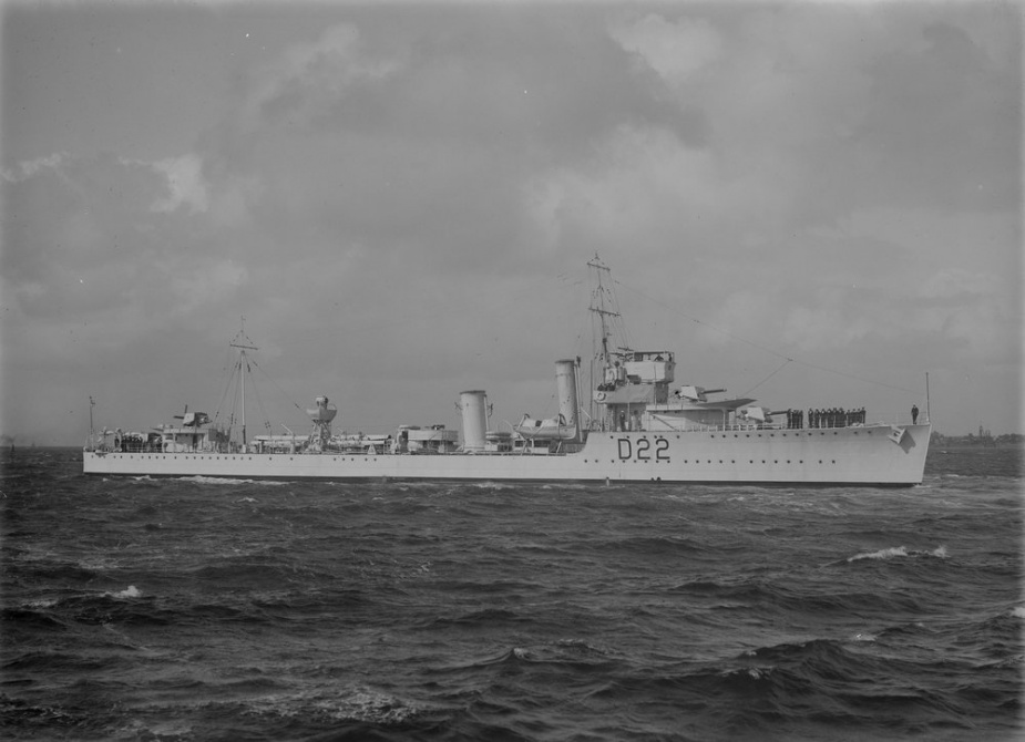 HMAS Waterhen. (Allan C Green, State Library of Victoria)