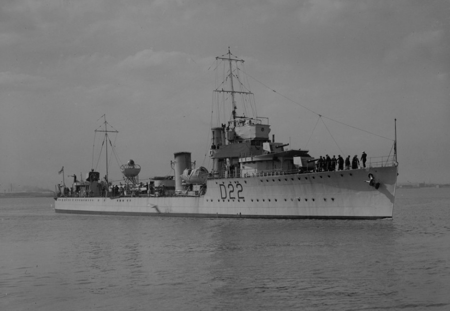 HMAS Waterhen. (Allan C Green, State Library of Victoria)