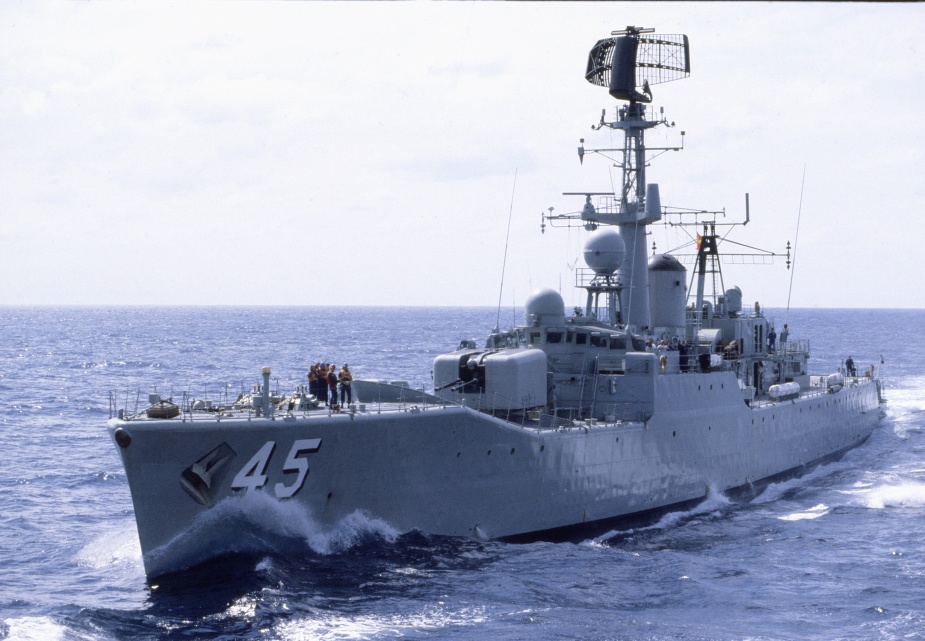Yarra making a replenishment approach on HMAS Brisbane during exercises in 1984.