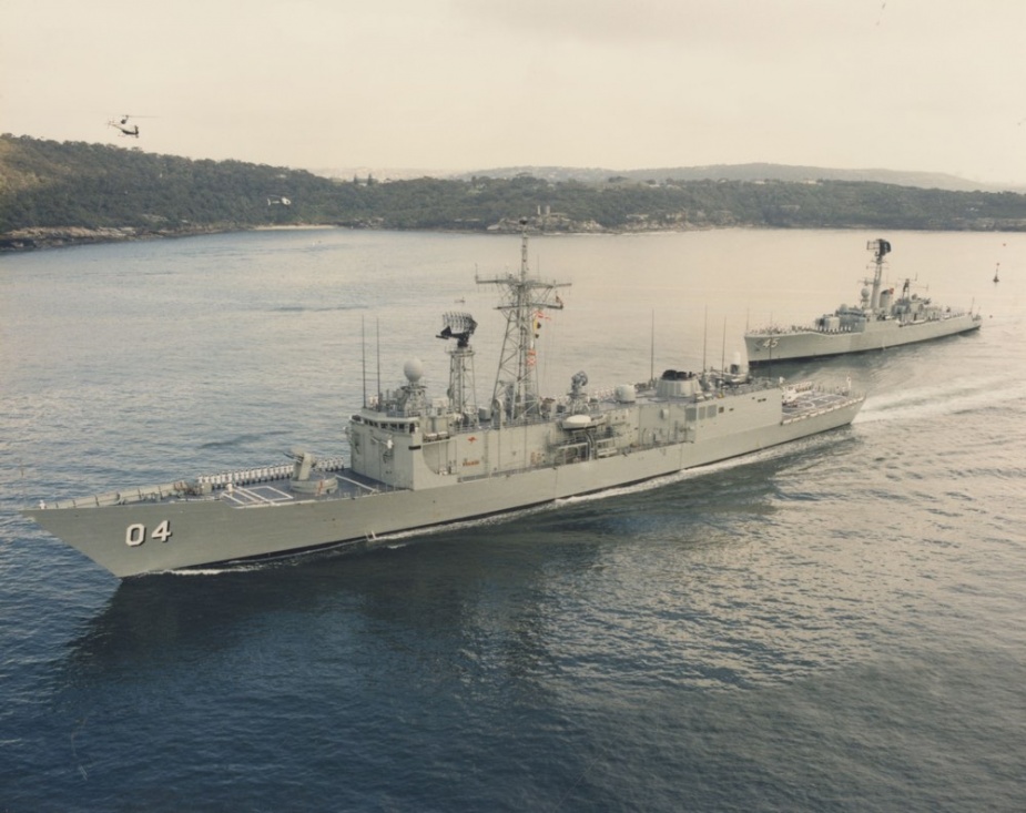 HMAS Yarra (III), with HMAS Darwin, entering Sydney Harbour for the last time on 8 November 1985. This was HMAS Yarra (III)’s last time entering the harbour prior to decommissioning and HMAS Darwin’s first time since commissioning.