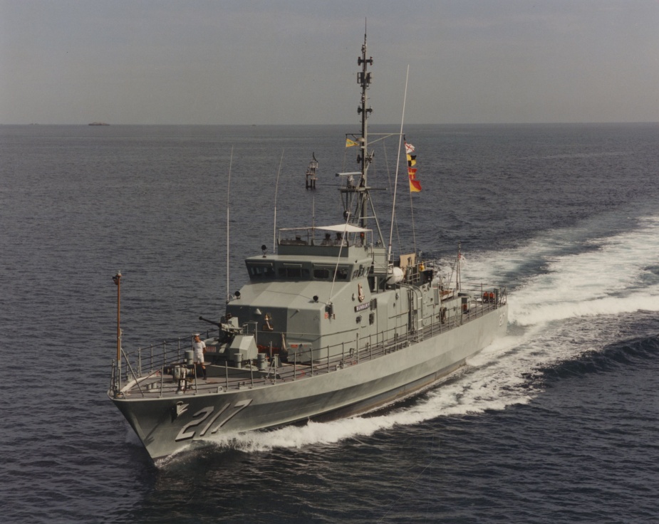 HMAS Bunbury at sea.