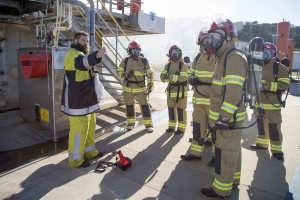 Warrant Officer Mark Karslake instructs employers of Navy Reservists at the RAN School of Survivability and Ship Safety at HMAS Stirling.